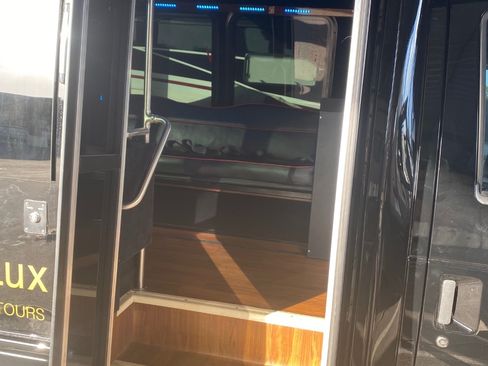 Used 2013 Ford E-350 and Econoline 350 Super Duty w/ Shuttle Bus Prep Pkg image 10