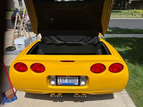 Used 2004 Chevrolet Corvette Coupe w/ Preferred Equipment Group RWD image 6