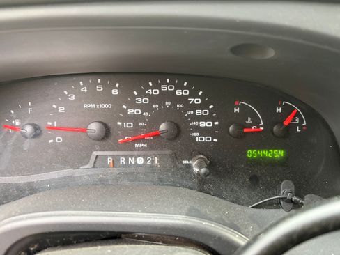 Used 2006 Ford E-350 and Econoline 350 Super Duty RWD image 6