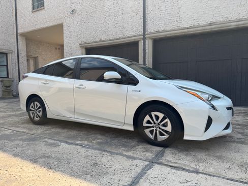 Used 2017 Toyota Prius Two image 15