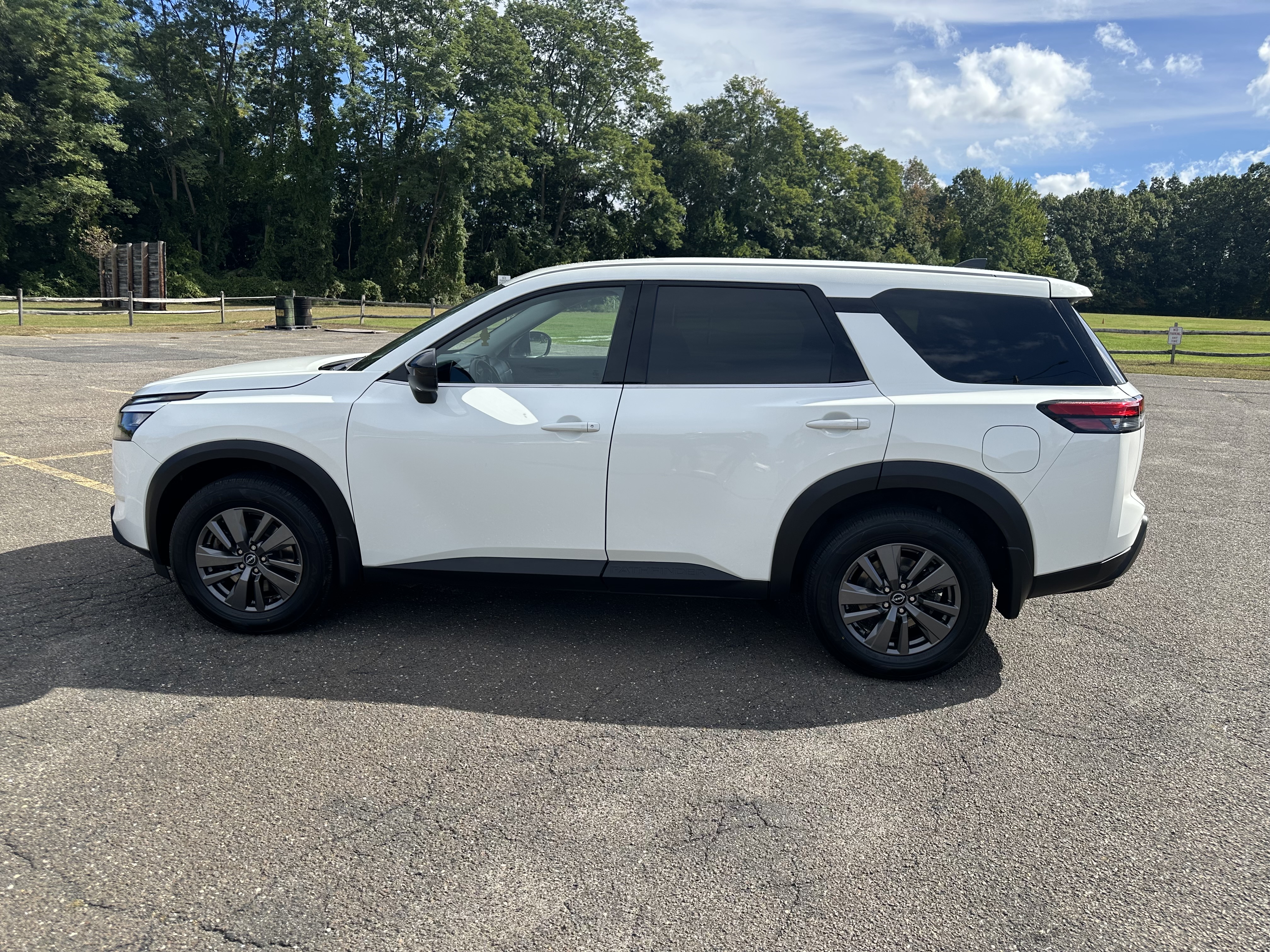 Used 2024 Nissan Pathfinder S AWD/4WD image 1