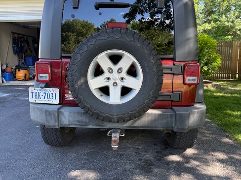 Used 2007 Jeep Wrangler Unlimited Rubicon w/ Dual Top Group AWD/4WD image 6