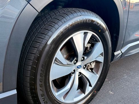 Used 2023 Subaru Ascent Premium w/ Convenience Package image 2