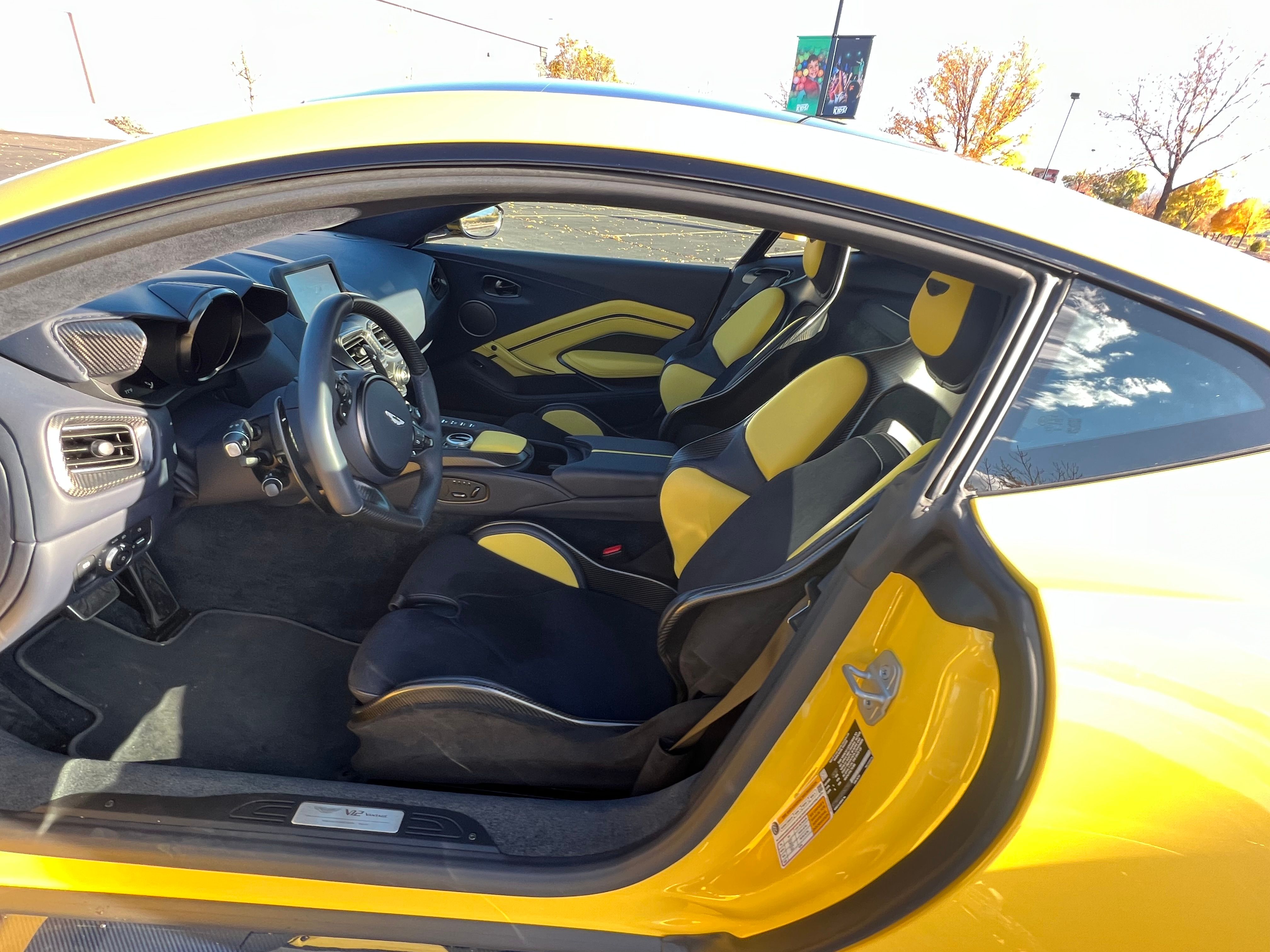 Used 2023 Aston Martin V12 Vantage RWD image 16