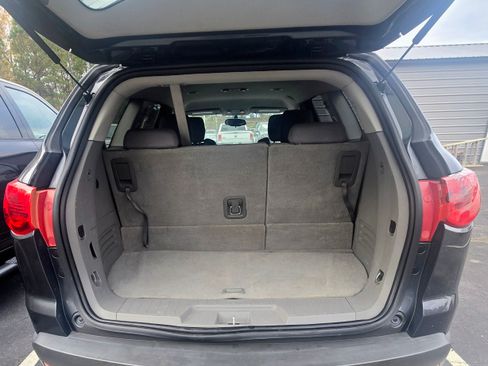 Used 2011 Chevrolet Traverse LS image 4