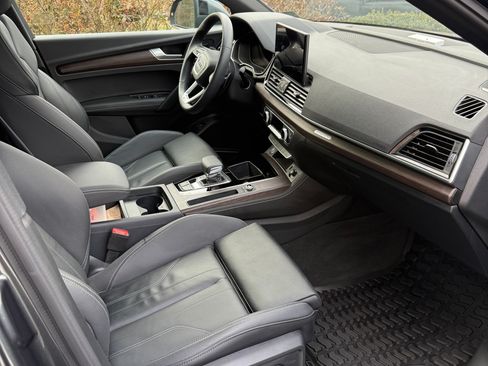 Used 2025 Audi Q5 e Premium Plus w/ Premium Plus Package image 12