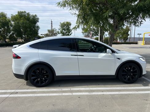 Used 2017 Tesla Model X 75D image 5