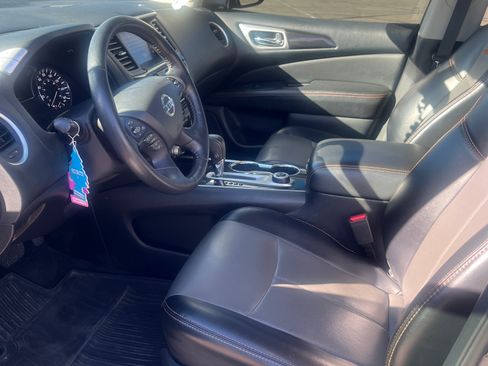 Used 2020 Nissan Pathfinder SL image 11