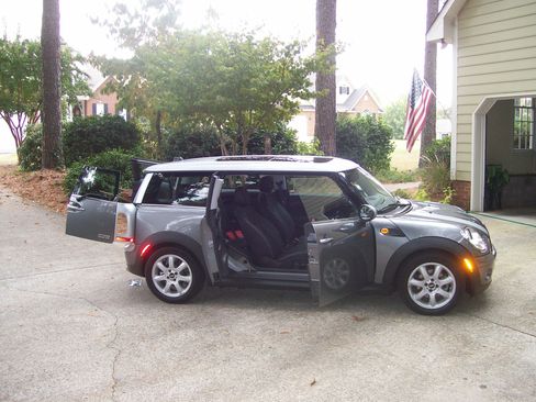 Used 2010 MINI Cooper Clubman Hardtop image 1