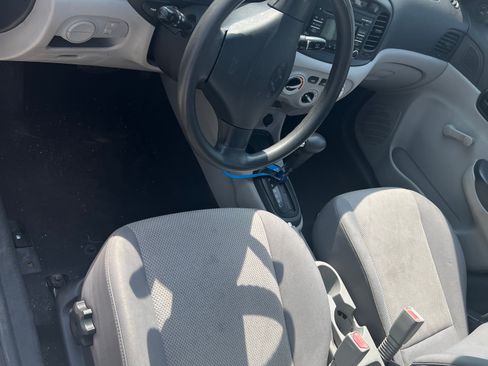 Used 2010 Hyundai Accent GLS image 9
