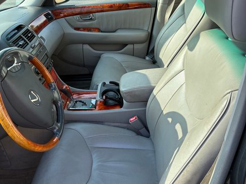 Used 2005 Lexus LS 430 RWD image 9