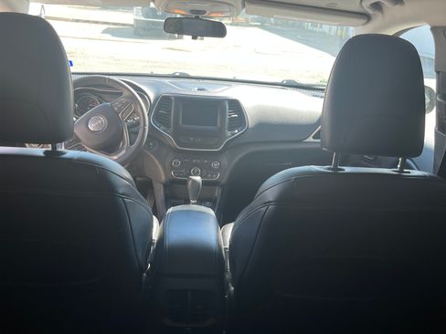 Used 2020 Jeep Cherokee Latitude Plus image 9