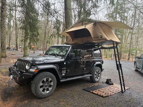 Used 2020 Jeep Wrangler Unlimited Sahara w/ LED Lighting Group AWD/4WD image 10