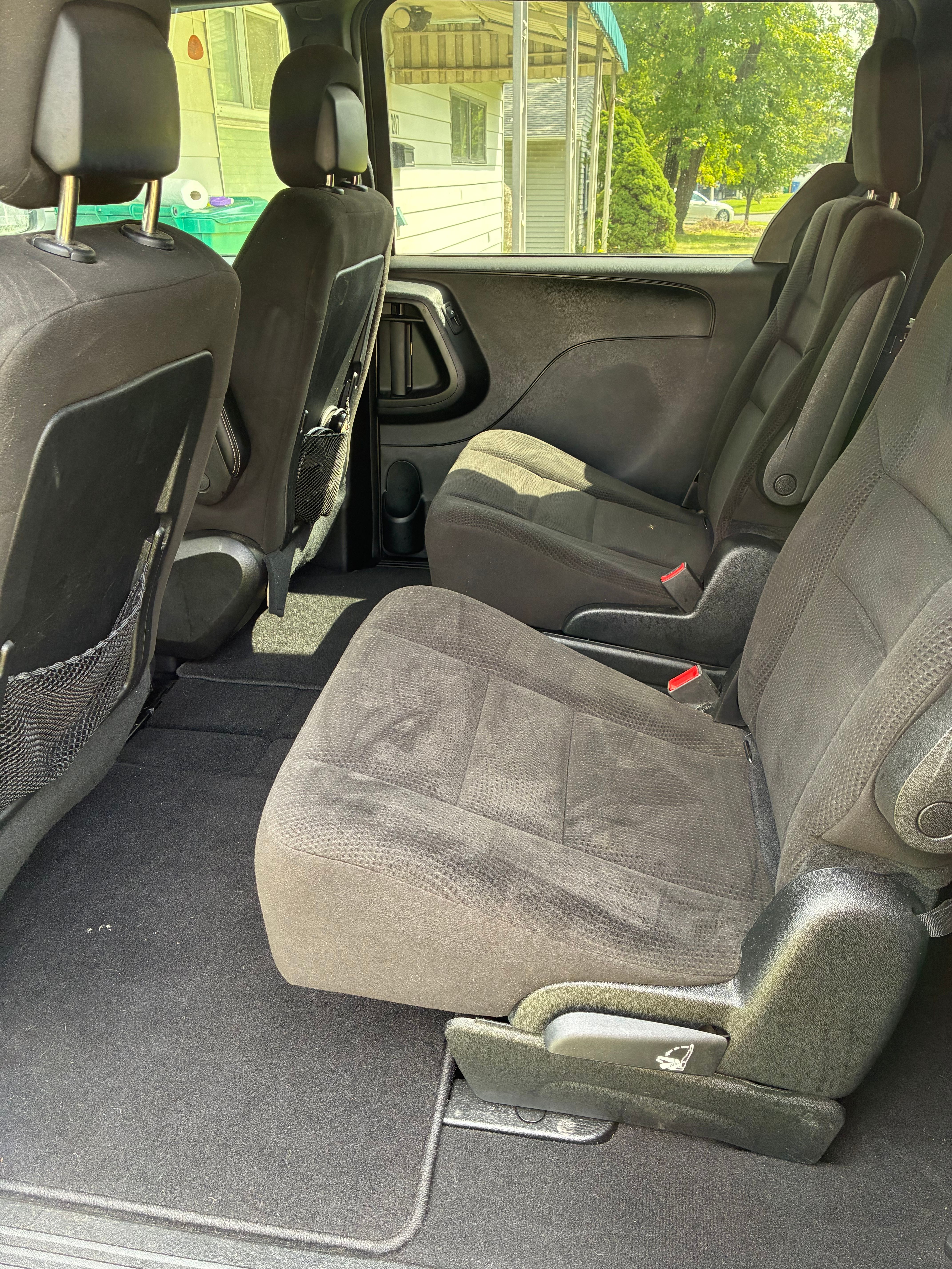 Used 2016 Dodge Grand Caravan SE FWD image 16