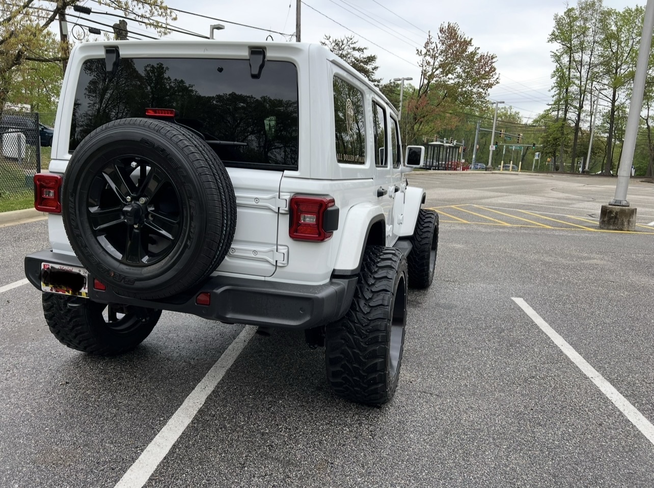 Used 2020 Jeep Wrangler Unlimited Sahara AWD/4WD image 11