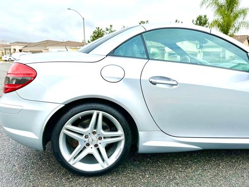 Used 2009 Mercedes-Benz SLK 55 AMG image 4