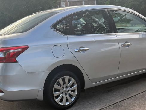 Used 2019 Nissan Sentra S FWD image 5