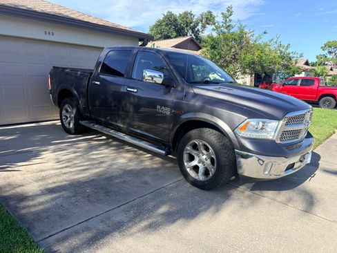 Used 2018 RAM 1500 Laramie w/ Cold Weather Group AWD/4WD image 2