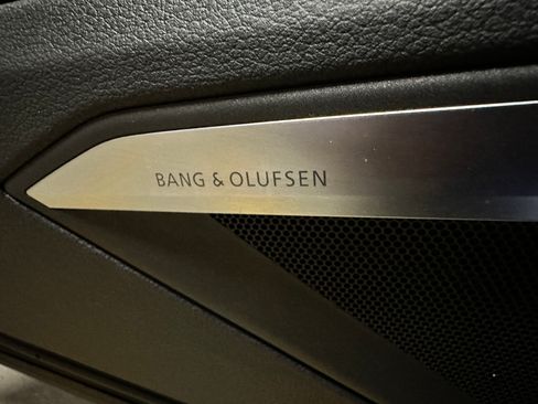 Used 2021 Audi e-tron Prestige w/ Prestige Package image 27