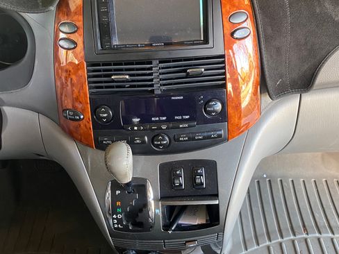 Used 2010 Toyota Sienna XLE image 16