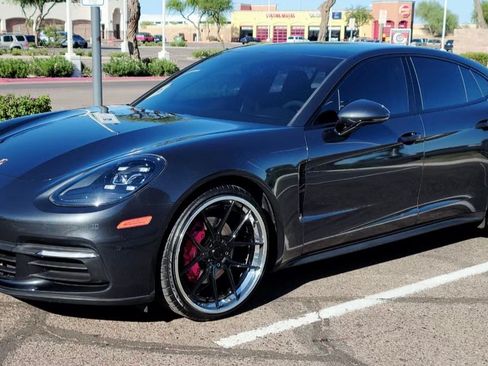 Used 2018 Porsche Panamera 4 image 1