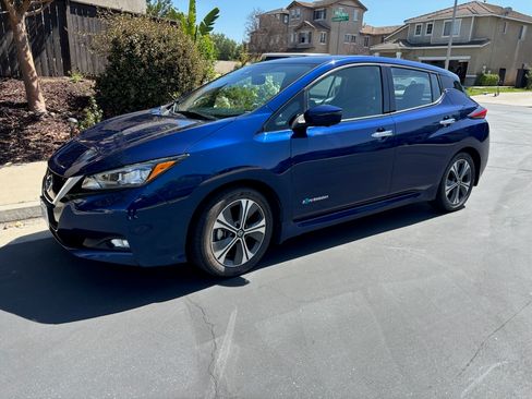 Used 2018 Nissan Leaf SL w/ SL Technology Package image 2