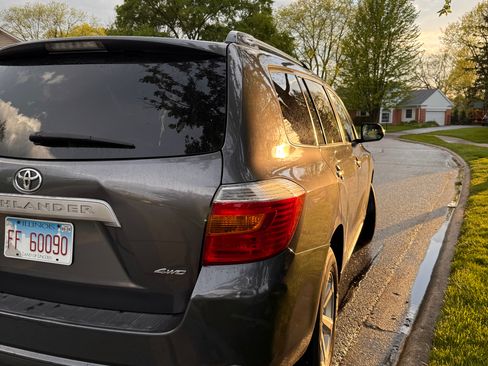 Used 2010 Toyota Highlander 4WD image 12