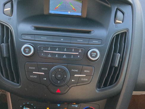 Used 2015 Ford Focus SE FWD image 20