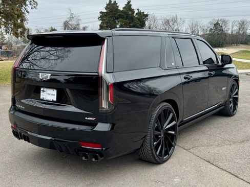 Used 2024 Cadillac Escalade ESV V w/ LPO, ONYX Package image 13