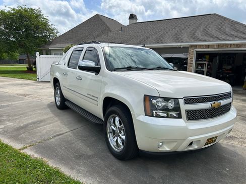 Used 2013 Chevrolet Avalanche LTZ image 14