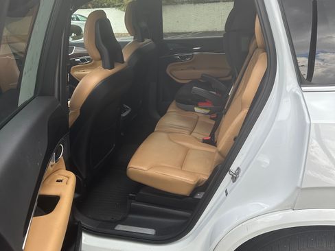 Used 2018 Volvo XC90 T6 Momentum w/ Convenience Package image 14