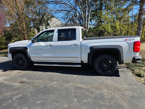 Used 2017 Chevrolet Silverado 1500 LTZ Z71 w/ LTZ Plus Package image 4