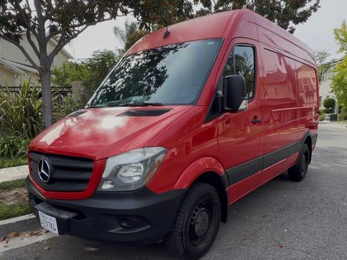 Used 2017 Mercedes-Benz Sprinter 2500 image 2