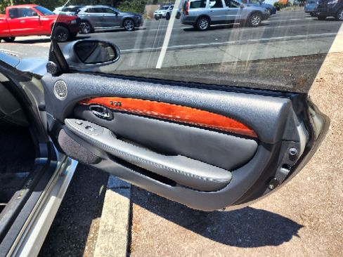 Used 2004 Lexus SC 430 Convertible image 9