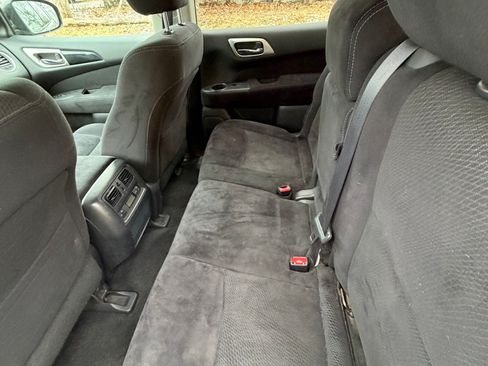 Used 2014 Nissan Pathfinder SV image 19