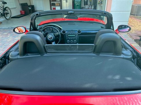 Used 2015 MAZDA MX-5 Miata Sport w/ Convenience Package image 17