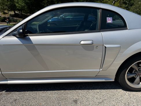 Used 2004 Ford Mustang GT RWD image 6