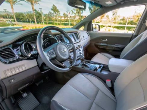 Used 2015 Kia Sedona SX Limited image 2