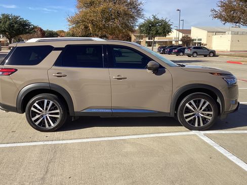 Used 2023 Nissan Pathfinder Platinum w/ Cargo Package image 11