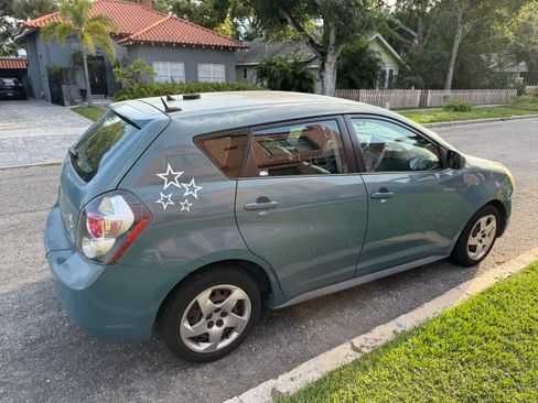 Used 2009 Pontiac Vibe w/ Preferred Package image 4