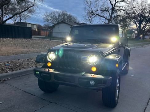 Used 2016 Jeep Wrangler Unlimited Sahara image 15