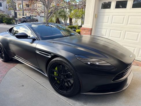 Used 2020 Aston Martin DB11 Coupe RWD image 1