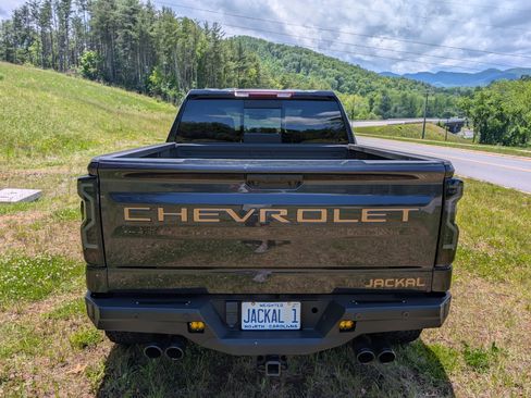 Used 2022 Chevrolet Silverado 1500 LT Trail Boss w/ LT Trail Boss Premium Package image 8