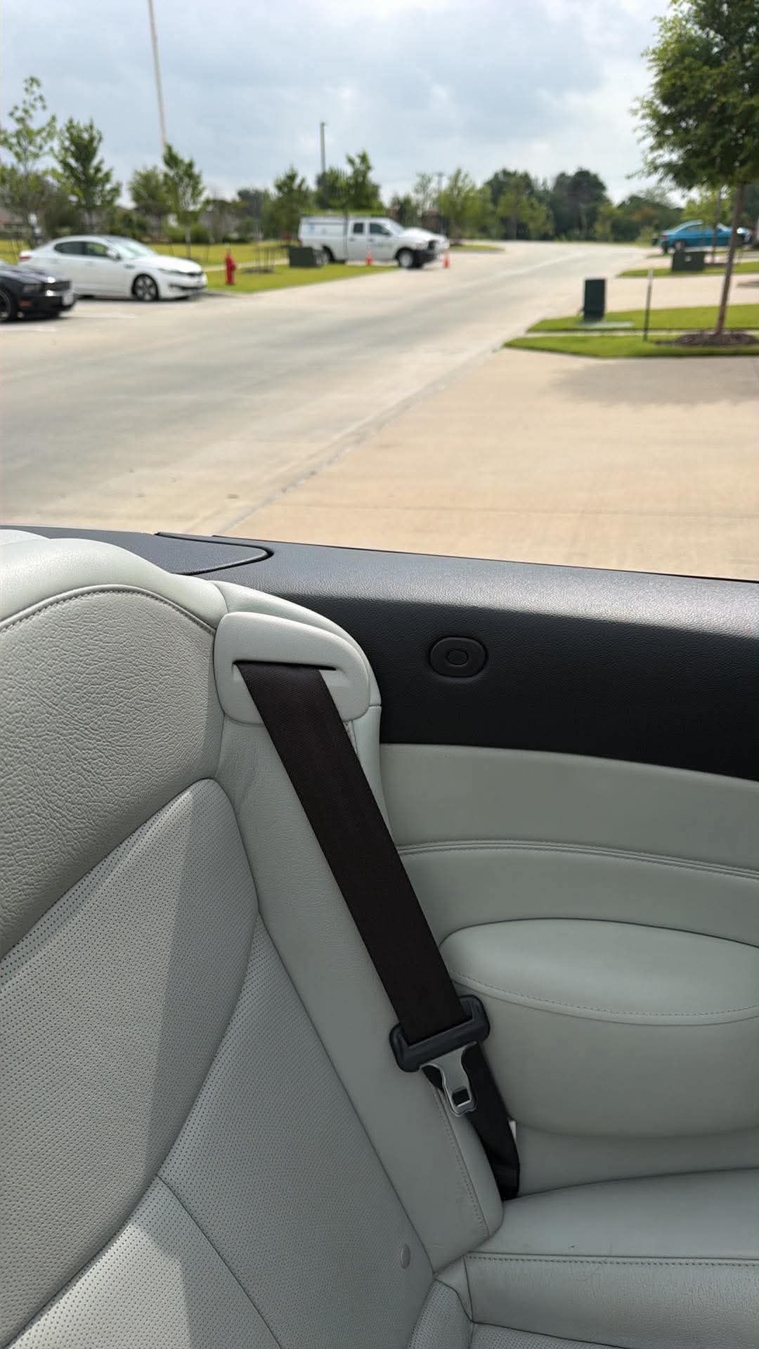 Used 2014 INFINITI Q60 Convertible w/ Premium Package RWD image 14