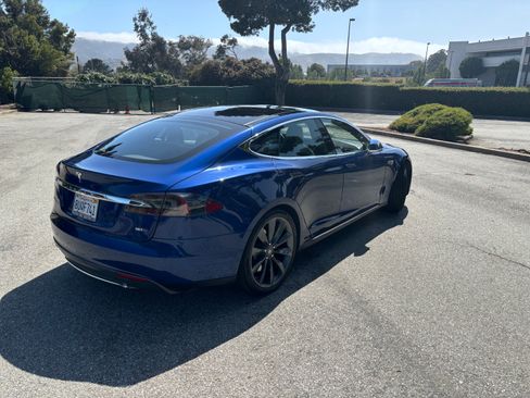 Used 2015 Tesla Model S 90D image 4