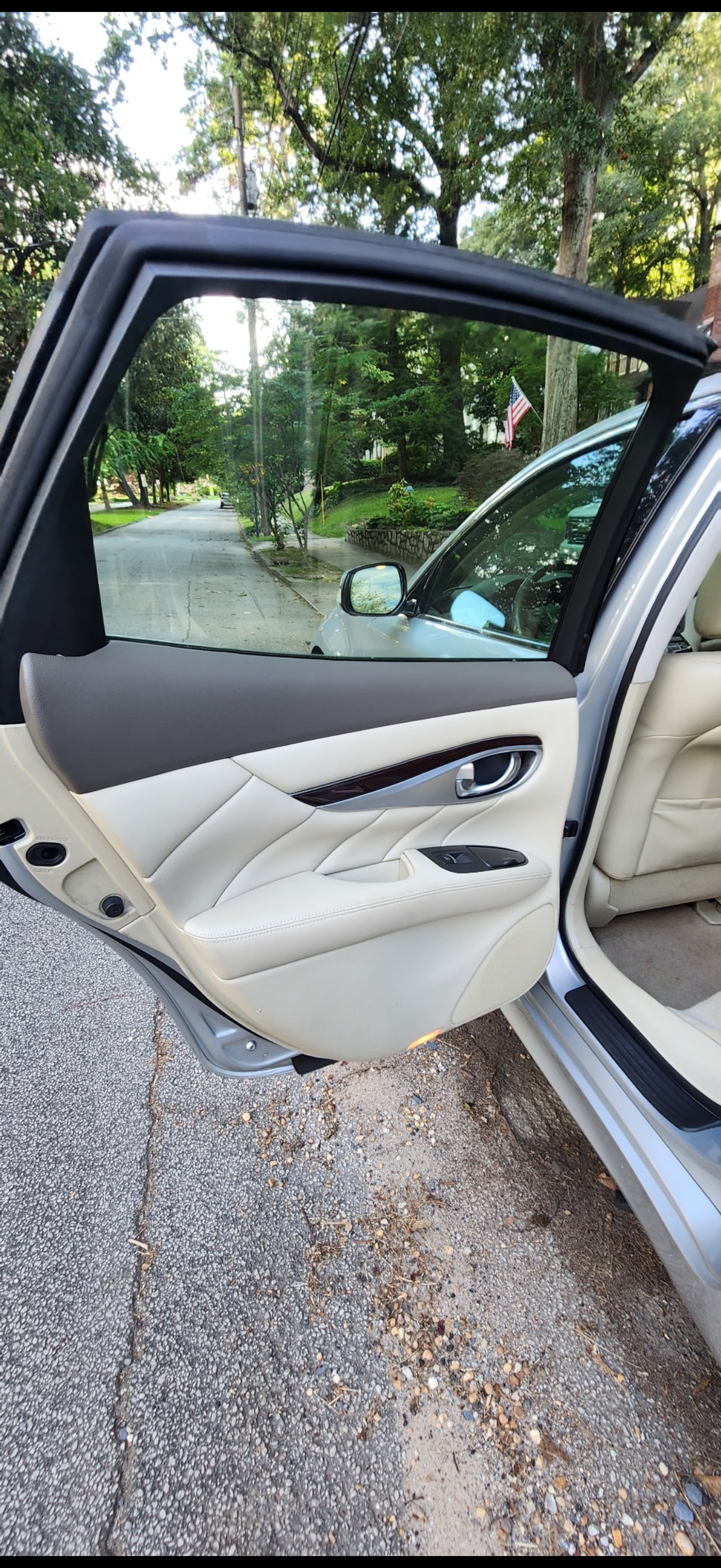 Used 2015 INFINITI Q70 3.7 RWD image 12