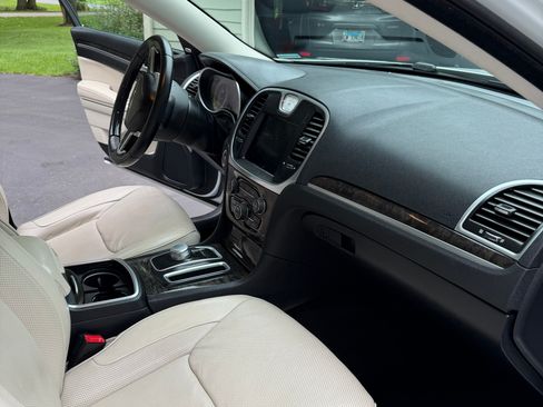 Used 2015 Chrysler 300 C RWD image 6