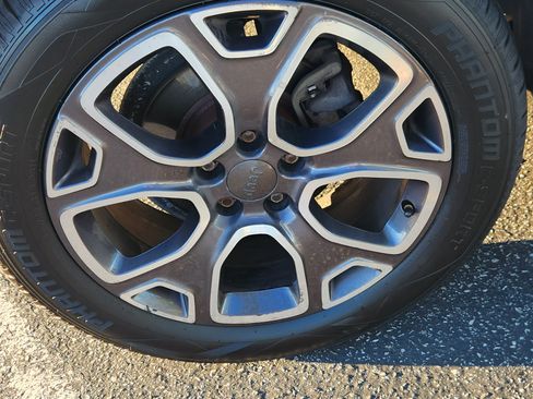 Used 2015 Jeep Renegade Limited image 17