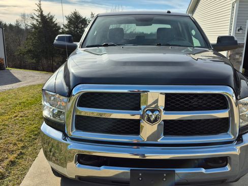 Used 2018 RAM 2500 Tradesman w/ Chrome Appearance Group image 12