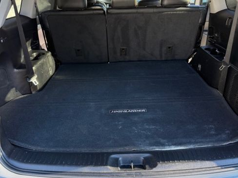 Used 2016 Toyota Highlander XLE image 17